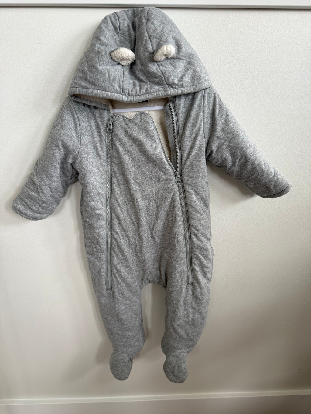 Gap Snowsuit (Small Imperfection) 6-12 Month